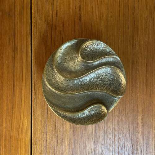 Round Push and Pull Door Handle in Bronze with Curvaceous Relief