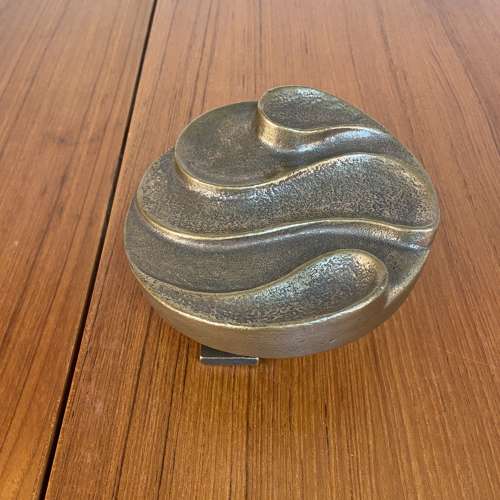 Round Push and Pull Door Handle in Bronze with Curvaceous Relief
