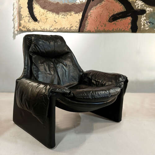 'P60' Saporiti Black Leather Lounge Chair and Ottoman by Vittorio Introini