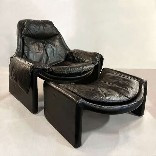 'P60' Saporiti Black Leather Lounge Chair and Ottoman by Vittorio Introini